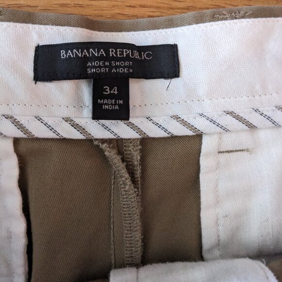 Banana Republic Aiden Shorts - Picture 2 of 3